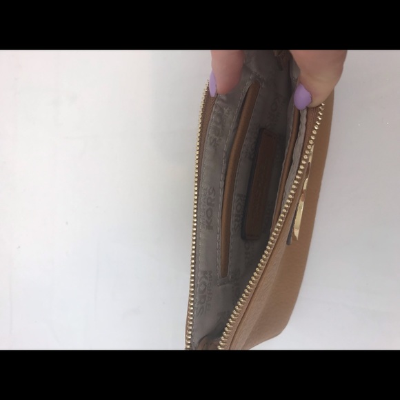 Michael kors wristlet perfect condition - Picture 1 of 3